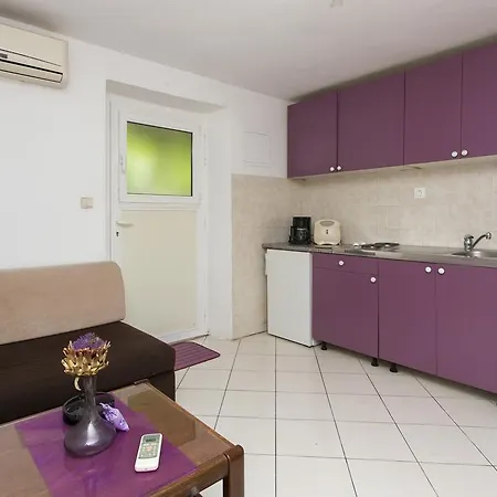 아파트 Hrvoje Place *