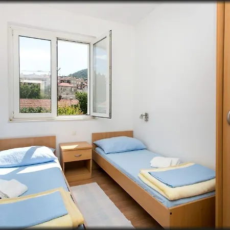 Hrvoje Place شقة