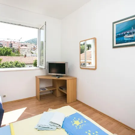 Hrvoje Place * دوبروفينك
