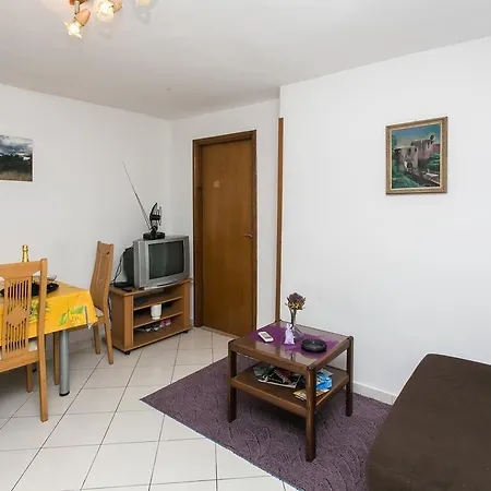 Hrvoje Place *
